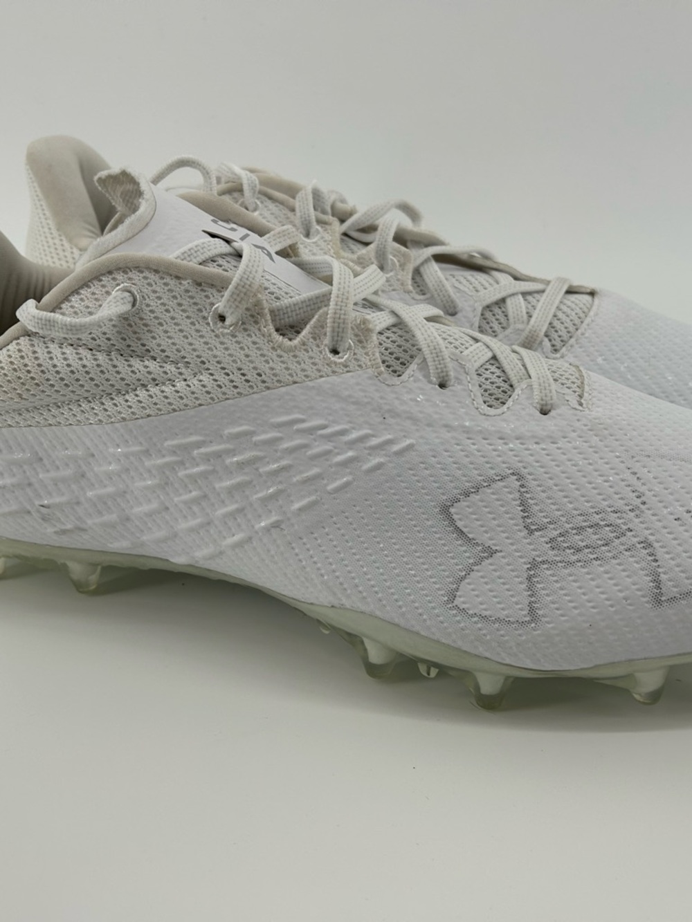 Under Armour White Low-Top Football Cleats Blur Smoke
